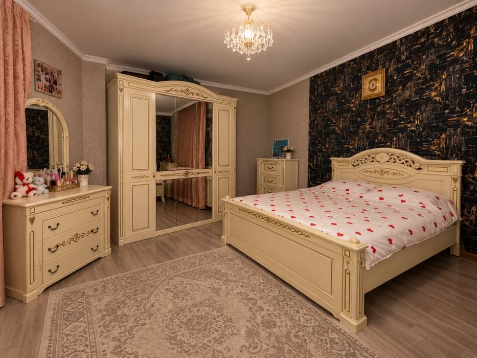 Спальни гарнитур сатылады