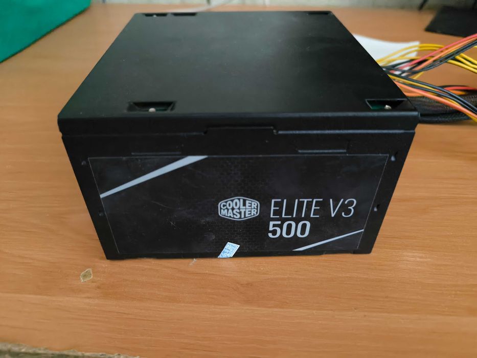 Блок питания Cooler Master Elite V3 500W.