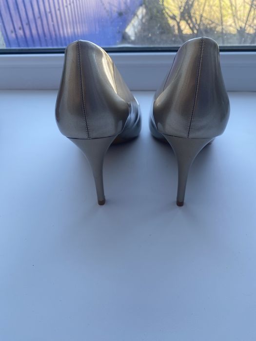 Продам туфли лодочки на шпильке