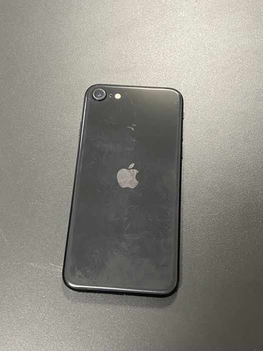 Prodavam iphone se 2020