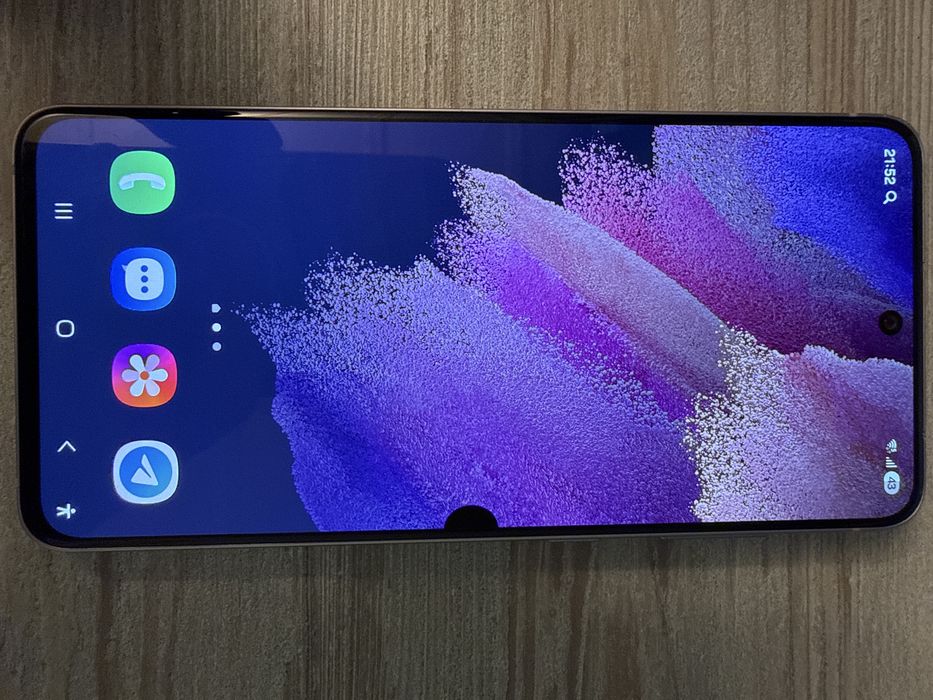 Смартфон Samsung Galaxy S21FE 5G 6/128 GB Lavender SM-G990B/DS розовый