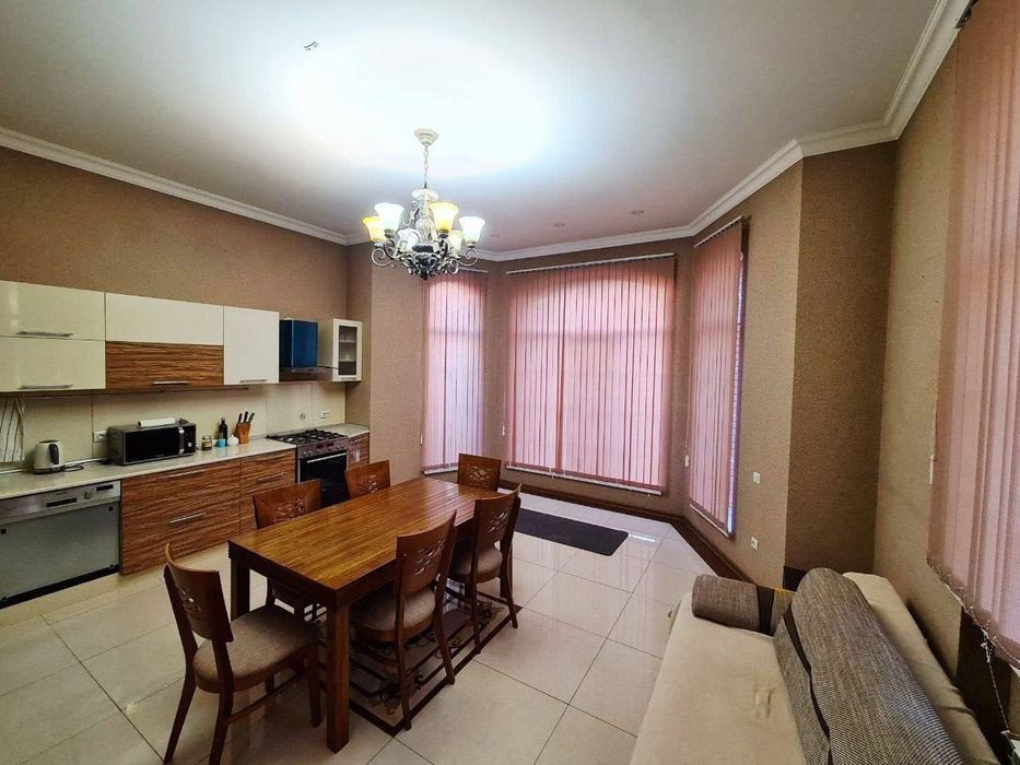 Продается дом 4,5 соток, 7 комнат, ор-р: Никитана