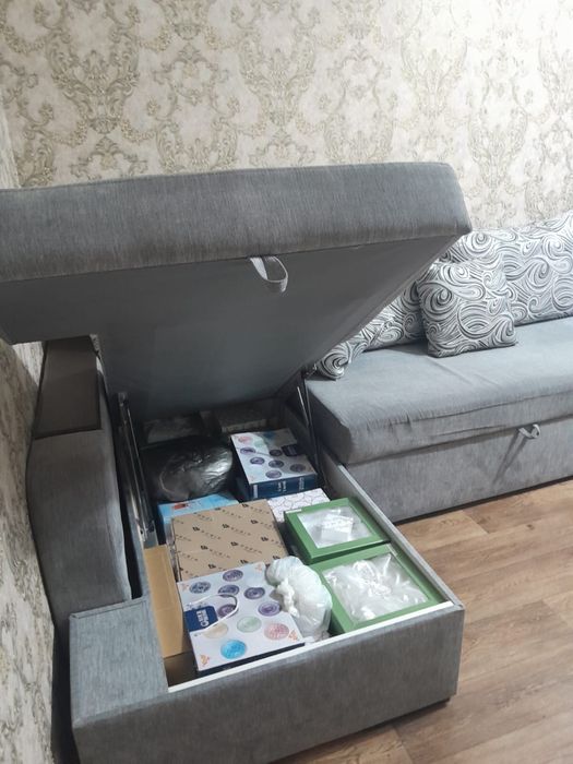 Продается диван для гостиной