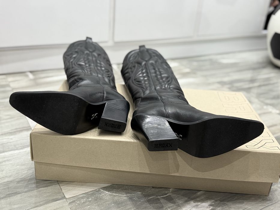 Боти, Ботуши, Пола