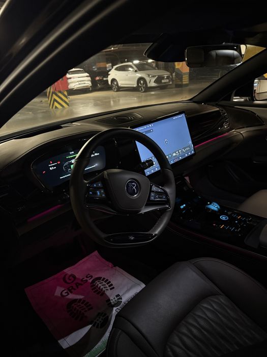 BYD HAN  2024 год .605 км