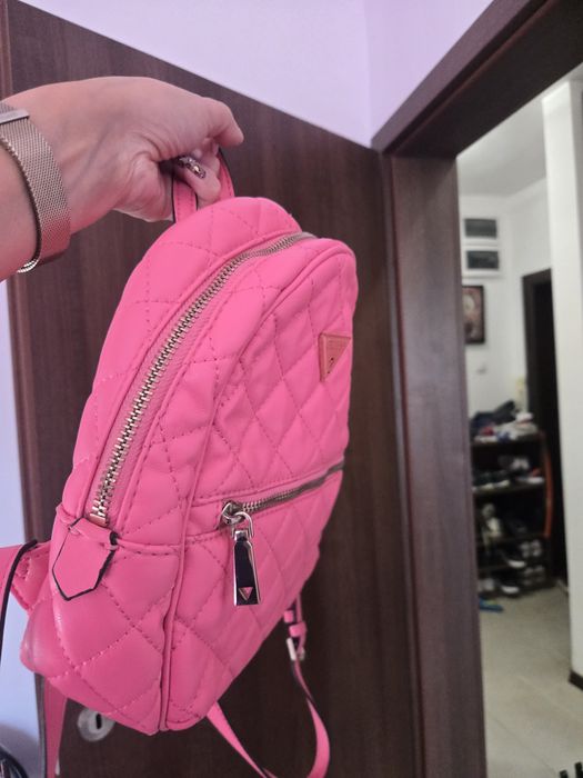 Чанта и раница Guess