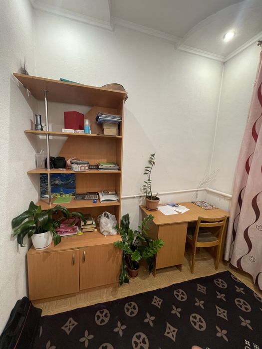 Шкаф и стол продаю