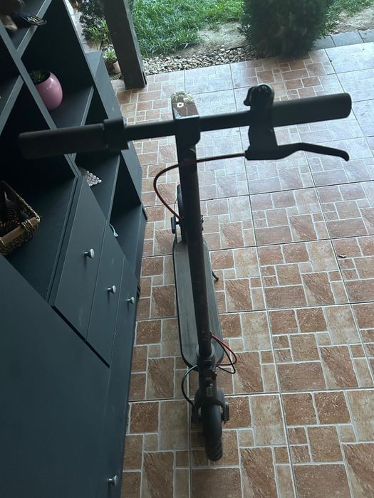 Trotineta electrica Xiaomi Scooter 4 în garanție