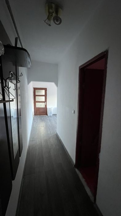 Apartament Lupeni 3 camere semidecomandat + boxa