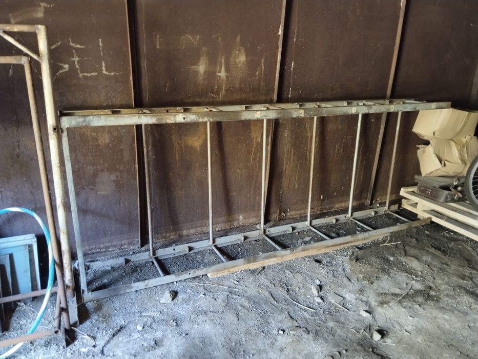 Металлический стеллаж