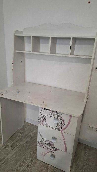 Стол школьный продам