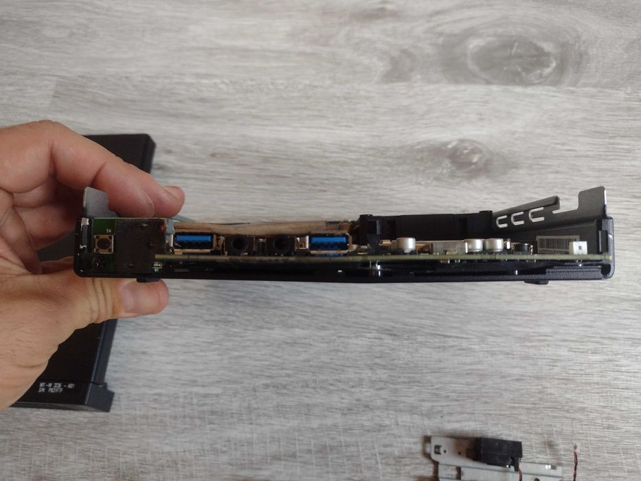 Mini PC  Lenovo ThinkCentre M95p за части или ремонт