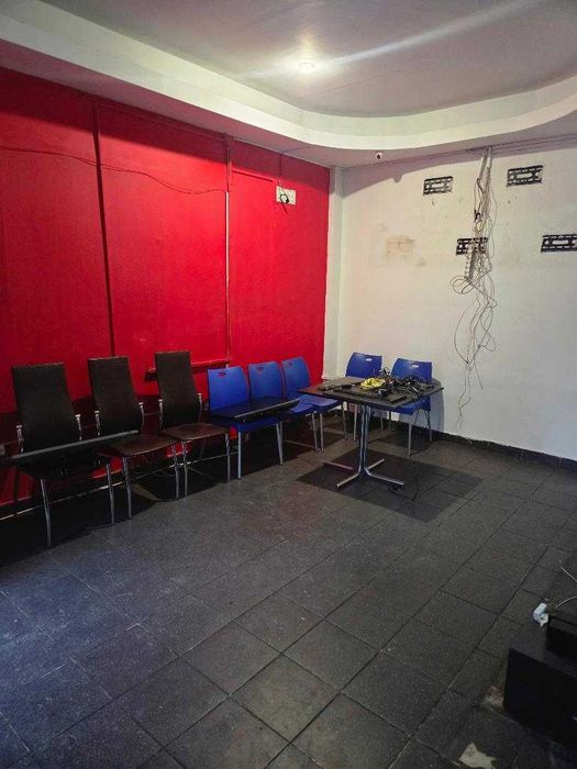inchiriez spatiu comercial stradal zona Hala Traian