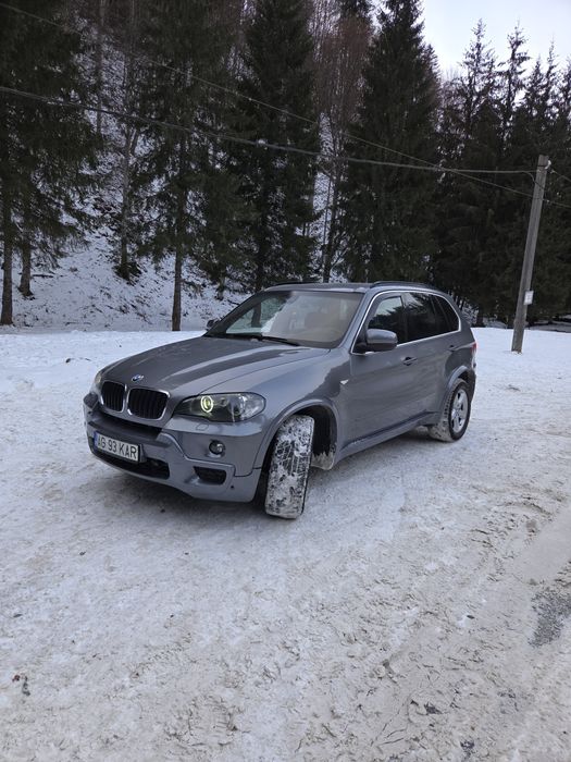 BMW X5 E70 2008 
Mașina are 299789Km rulează zilnic 
Acte va