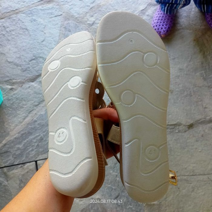 Италиански сандали нови Punto