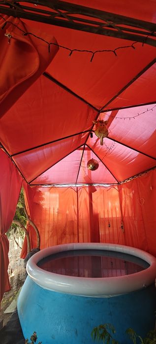 pavilion metalic portocaliu