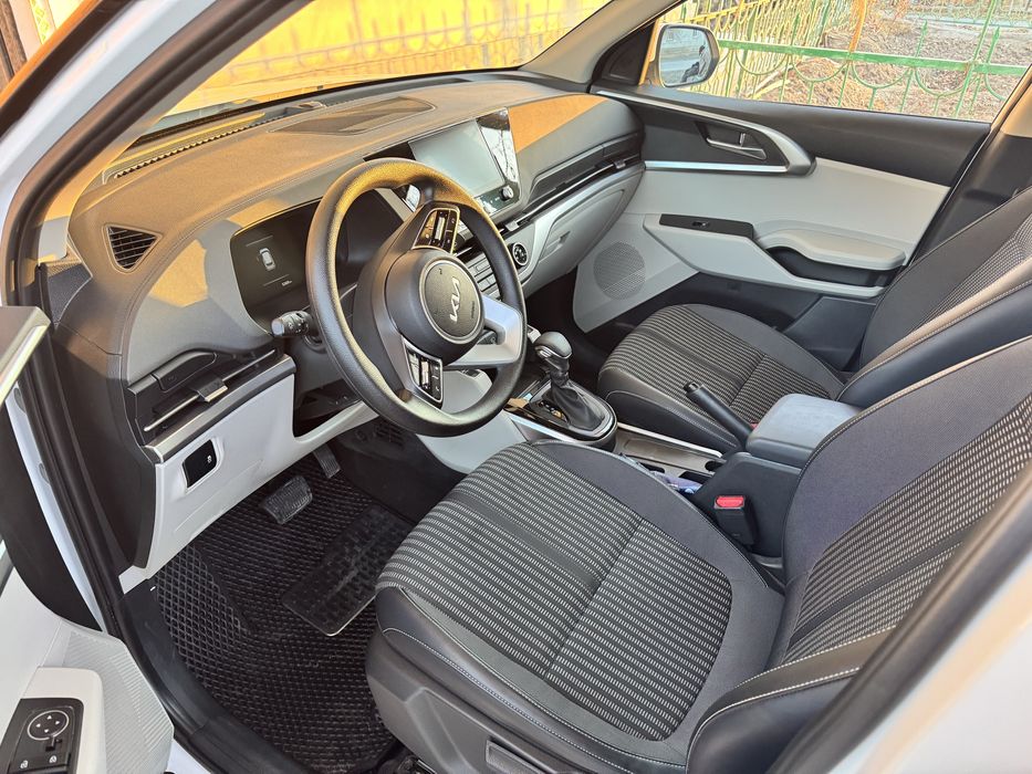 Киа Carens, 6 местный, 1 позиция