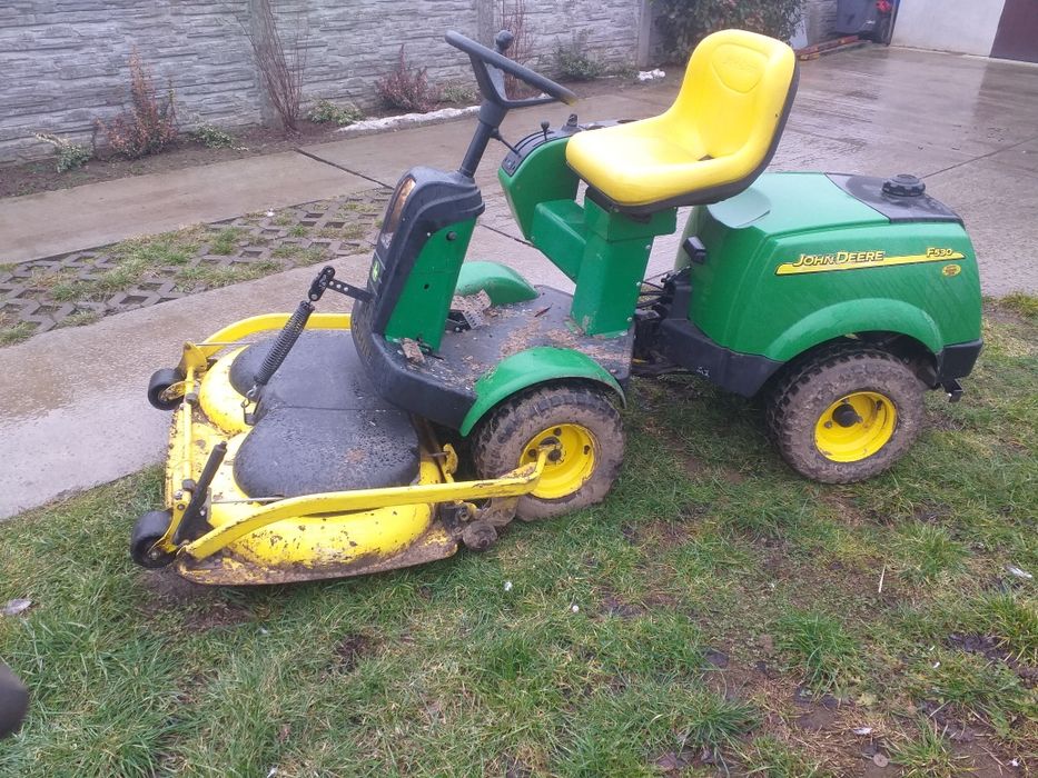 Tractoras tuns iarba