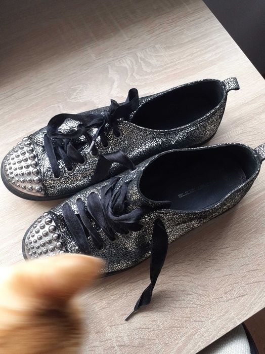 Продавам Кожени обувки