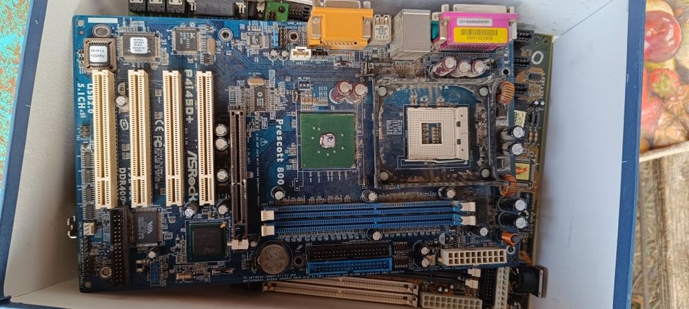 Vând placi vechi de PC