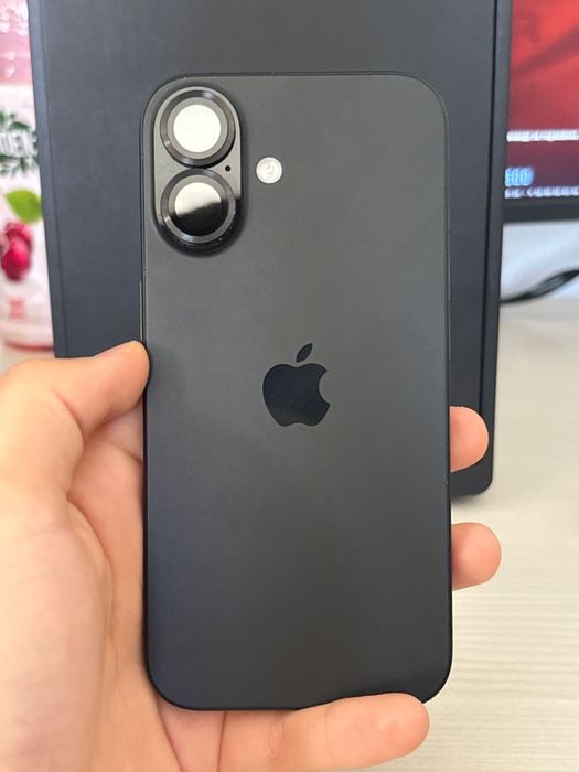 Продам Айфон 16