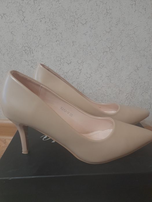 Продаются туфли в отличном состоянии.  Обувала максимум 2 раза.