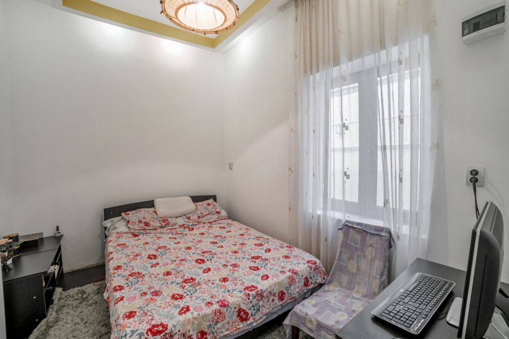 Apartament in vila interbelica 5 camere parter