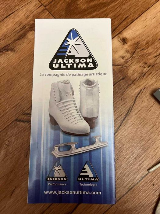 Продаются Коньки фигурные