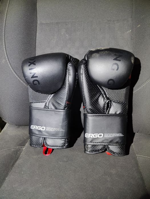 Mănuși de box 14 oz și 10 oz.  Picioroange pt sărituri sau alergat