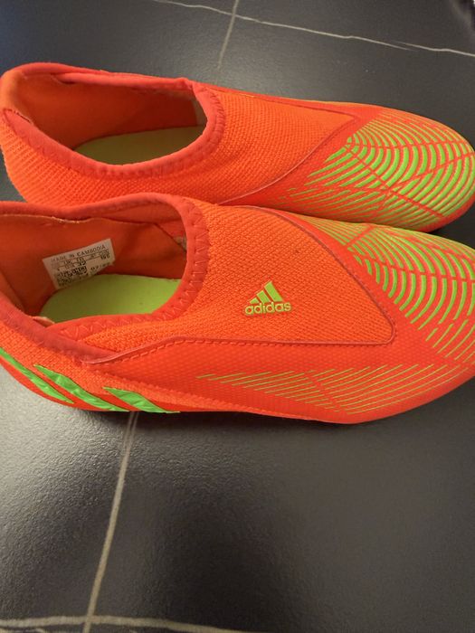 Adidasi de fotbal copii marca Adidas Predator mărimea 32
