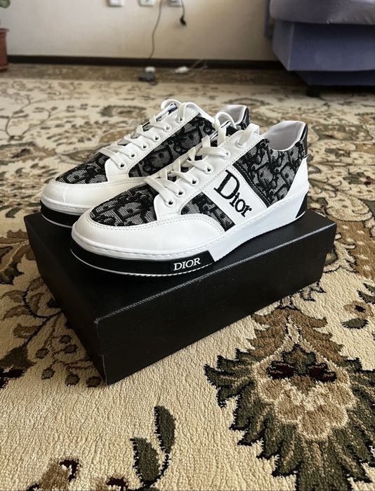 Новый кроссовки Dior за 25000 тг.