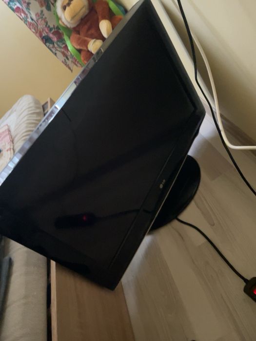Vând televizor LG 32 inch, model 32LH3000-ZA, cu diagonală de 81 cm.