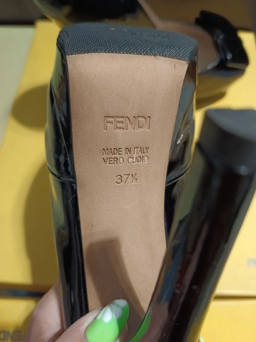 Продам туфли FENDI