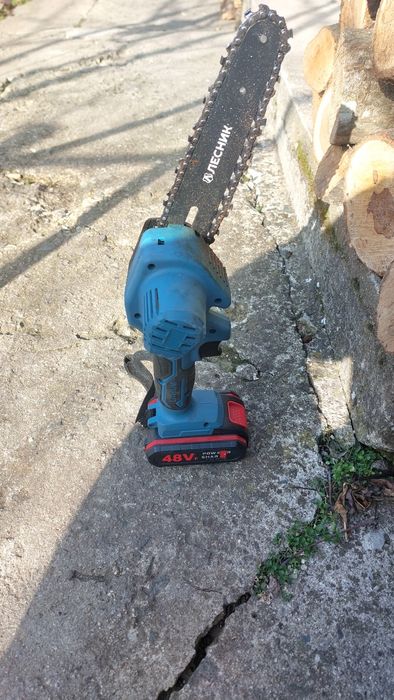 Мини Резачка за клони.