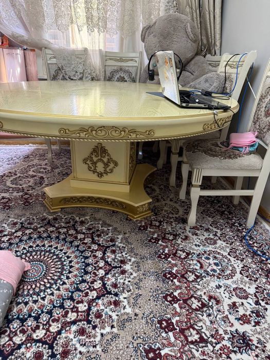 Продам круглый обеденный стол + 10 стульев (комплект)
