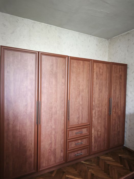 Много запазен голям гардероб , 5 крилен гардероб
