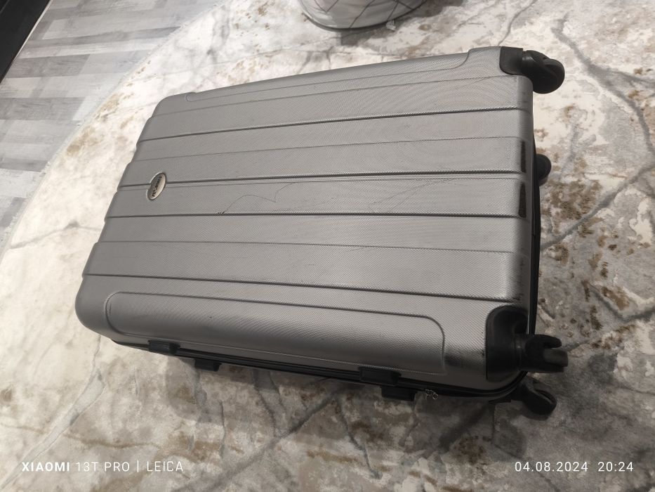 Чемодан на колёсах