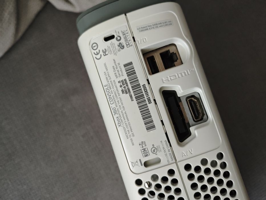 Consolă Xbox 360 Modată + 146 Jocuri + HDD 60GB + Controller original