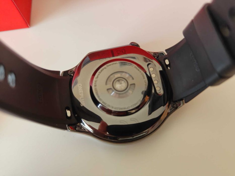 Смарт часовник OnePlus Watch 2 – Като НОВ! Пълен комплект (Неразопаковани аксесоари)