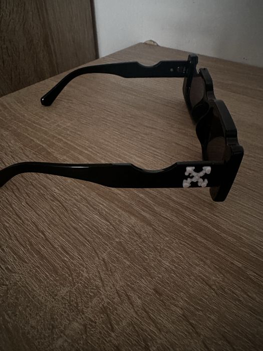 ochelari de soare off white