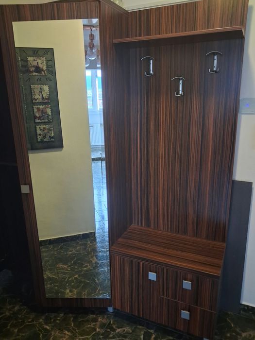 Dulap cu doua usi si oglinda pentru hol