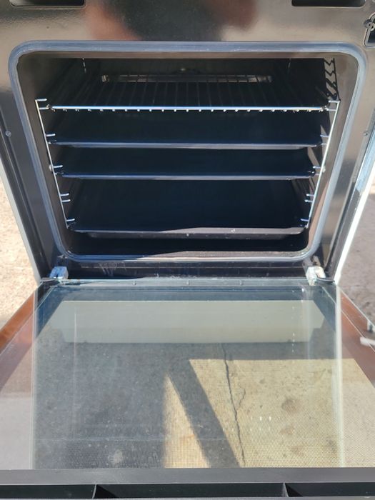 Като нова свободно стояща печка с индукционни котлони Voss  Electrolux 60 см широка 2 години гаранция!