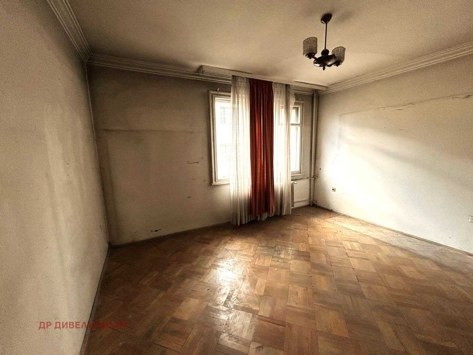 Продава се Тристаен апартамент в София, Център - 94 кв.м за 2978 €/кв.м - Снимка #12