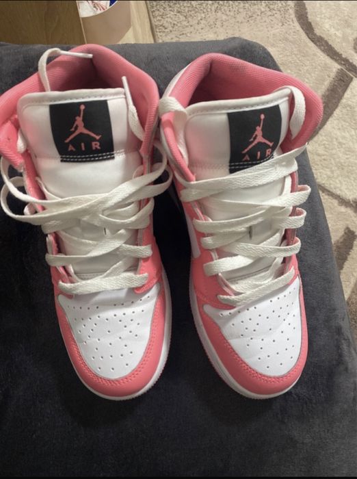 Pantofi sport Nike air jordan 1 Mid Pastel Black Toe. 37.5 marime