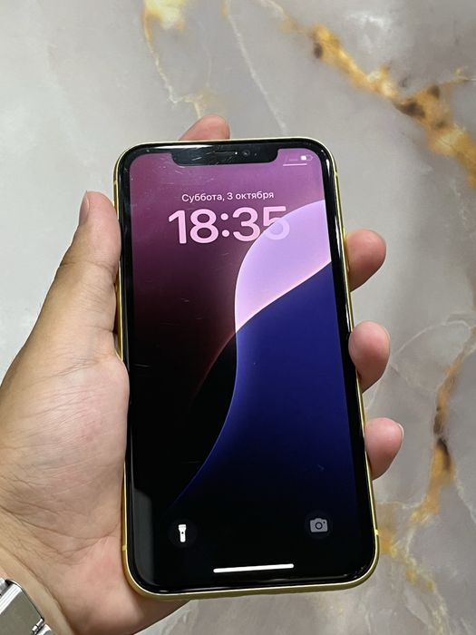 iPhone 11 — 64 GB