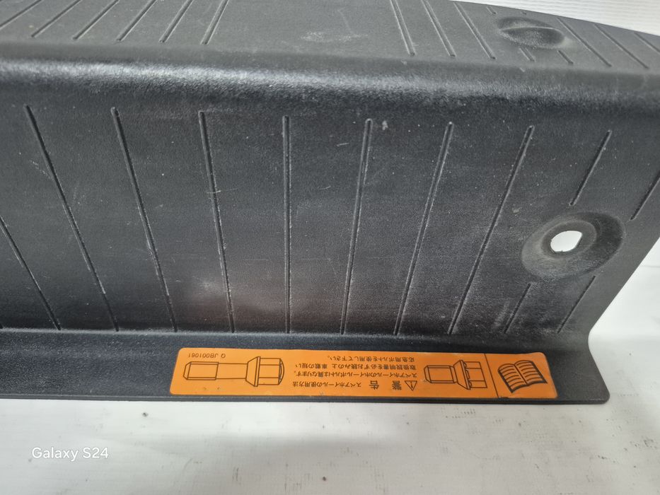 Бабочка багажника Mercedes W221