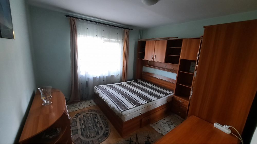 Apartament cu 3 camere de vânzare,Între Lacuri