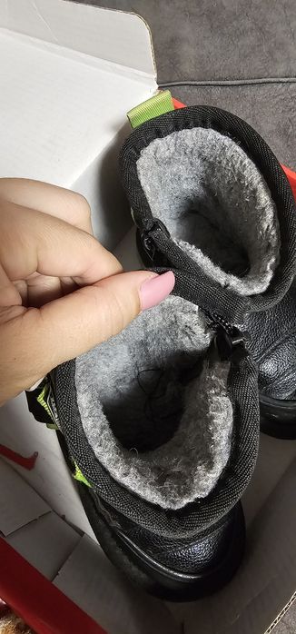 Продам детские зимние ботинки