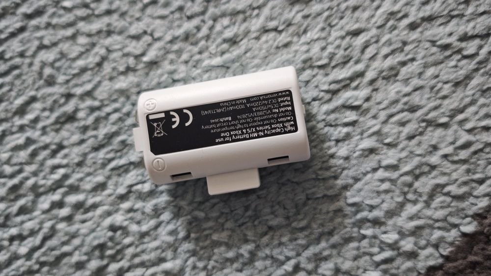 Xbox series X с 2 игри и батерии