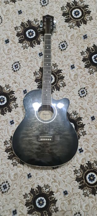 Акустическия гитара